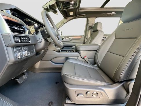 New 2026 GMC Yukon XL Denali w/ Sun & Power Step Package image 15