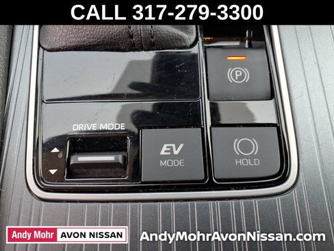 Used 2025 Toyota Sienna XLE FWD image 35