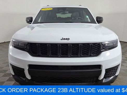 Used 2023 Jeep Grand Cherokee L Laredo image 2