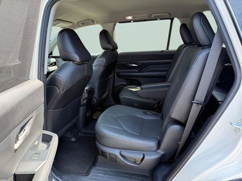 Used 2024 Toyota Grand Highlander AWD image 5