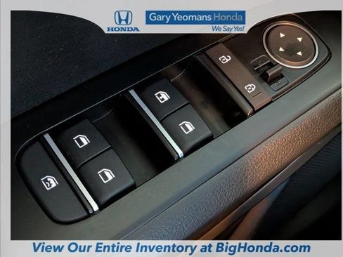 Used 2025 Kia Soul LX w/ LX Technology Package FWD image 20