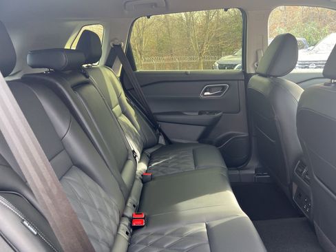 New 2026 Nissan Rogue Platinum image 17