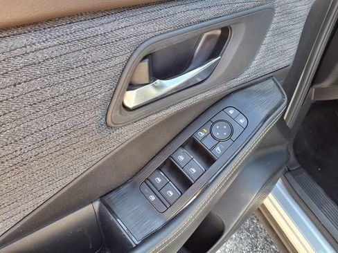 Used 2023 Nissan Rogue SV FWD image 16