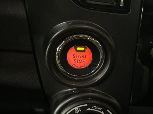 Used 2017 Nissan Titan SL RWD image 26