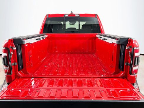 Used 2022 RAM 1500 Laramie AWD/4WD image 10