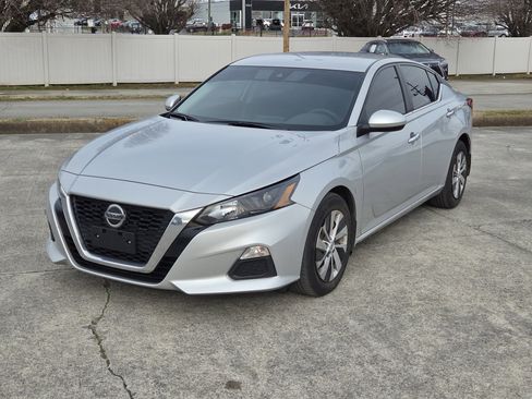 Used 2022 Nissan Altima 2.5 S image 2