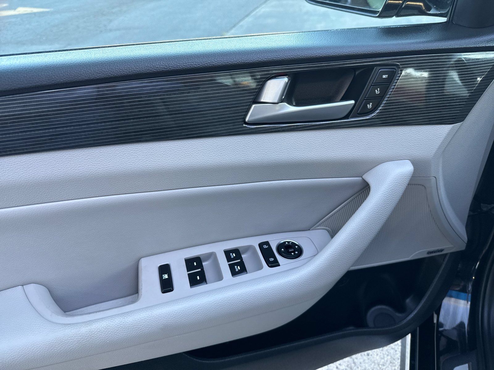 Used 2019 Hyundai Sonata Limited w/ Ultimate Package 02 FWD image 11