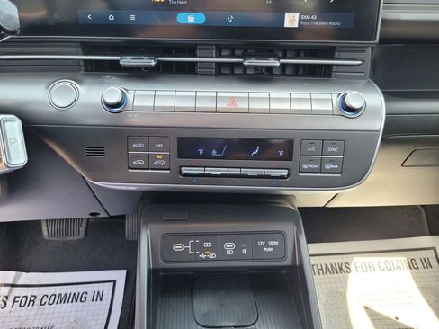 Used 2024 Hyundai Kona Limited FWD image 19