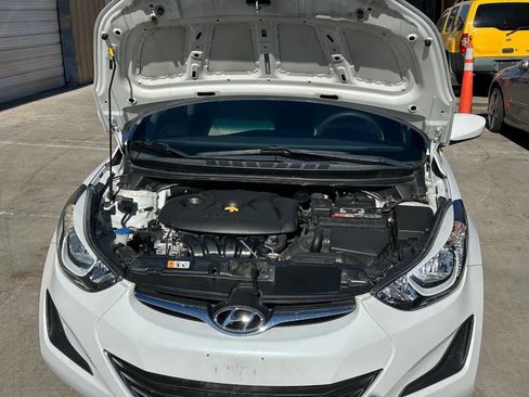 Used 2015 Hyundai Elantra SE image 18