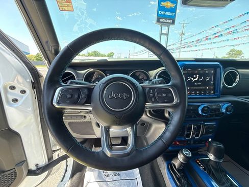 Used 2022 Jeep Wrangler Unlimited Rubicon 4xe w/ Cold Weather Group AWD/4WD image 15