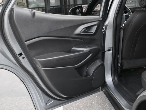Used 2026 Chevrolet Trax LT w/ LT Convenience Package FWD image 34