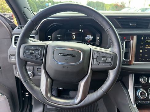Used 2023 GMC Yukon XL Denali Ultimate AWD/4WD image 17