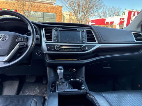 Used 2016 Toyota Highlander Limited w/ Driver Technology Package image 8