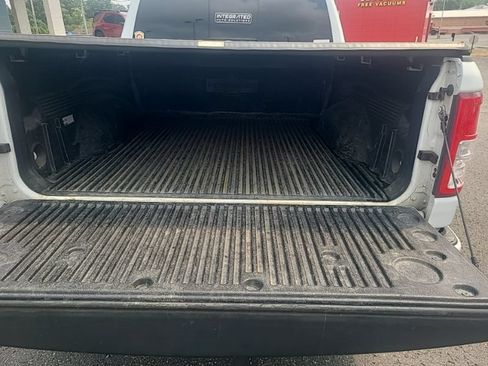Used 2019 RAM 1500 Big Horn AWD/4WD image 11