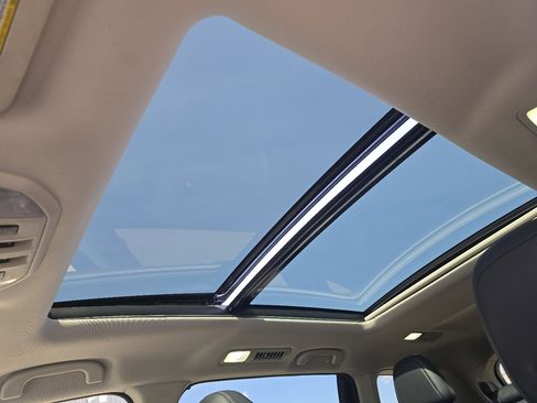 Used 2022 Subaru Ascent Limited w/ Technology Package image 3