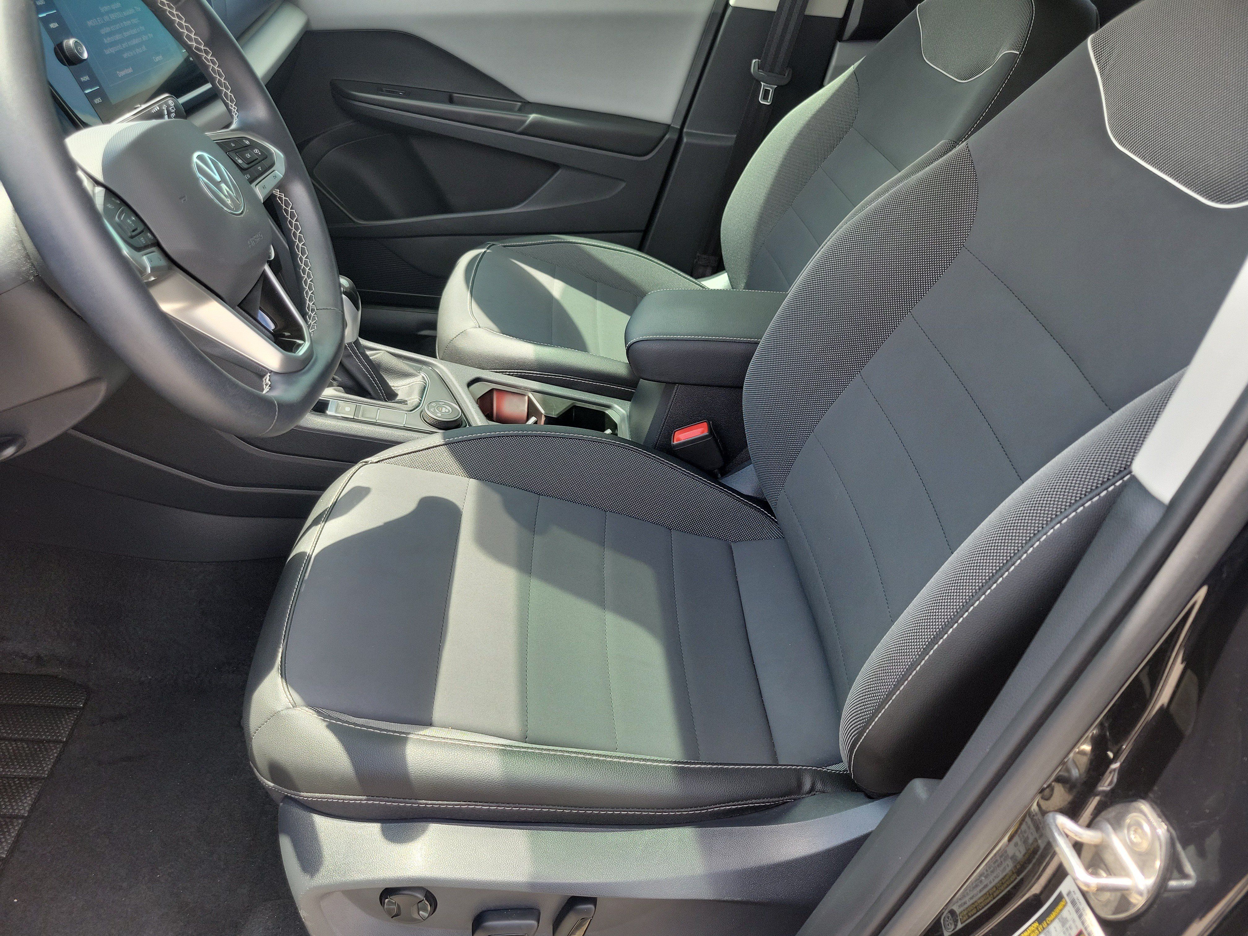 Used 2023 Volkswagen Taos SE w/ Panoramic Sunroof Package AWD/4WD image 17