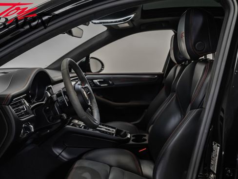 Used 2023 Porsche Macan GTS w/ GTS Sport Package image 26