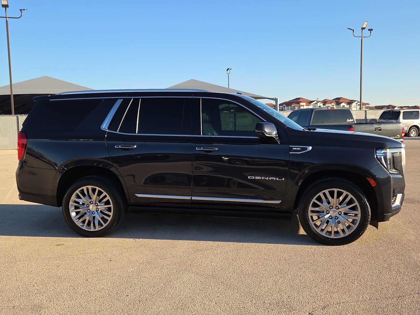 Used 2023 GMC Yukon Denali AWD/4WD image 9