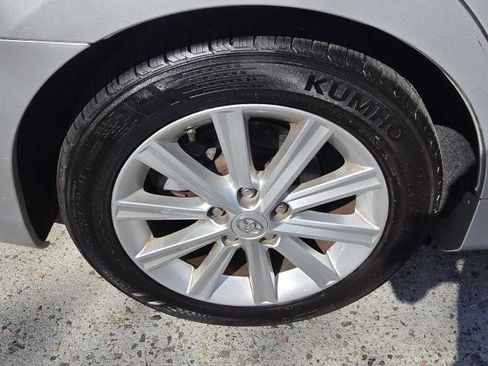 Used 2012 Toyota Camry XLE w/ Leather Pkg FWD image 12