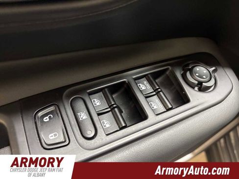 Used 2023 Jeep Renegade Latitude image 8