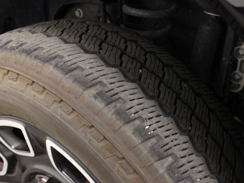 Used 2024 Ford F350 Platinum w/ FX4 Off-Road Package AWD/4WD image 12