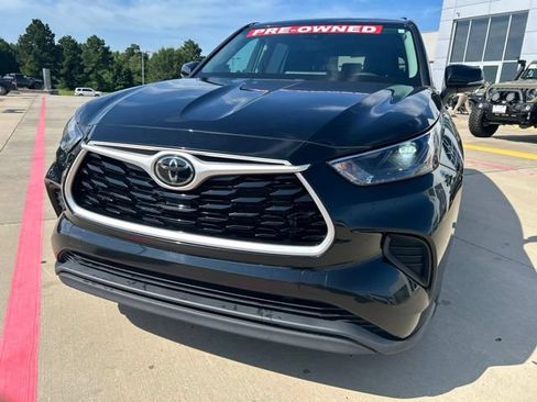 Used 2022 Toyota Highlander L FWD image 3
