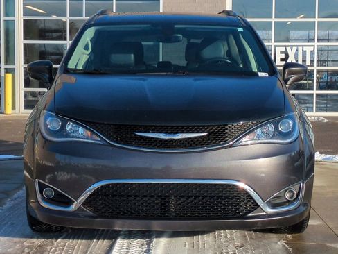 Used 2018 Chrysler Pacifica Touring-L Plus image 10