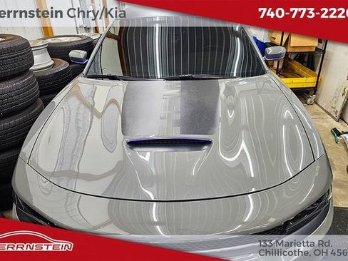 Used 2017 Dodge Charger R/T image 2