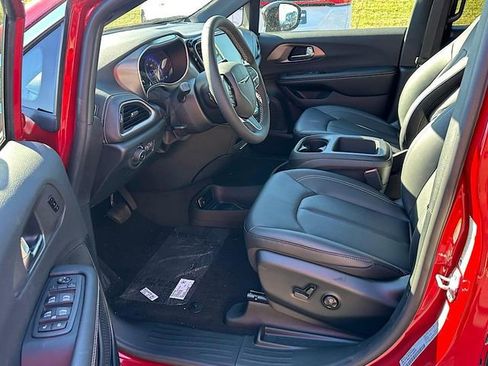 New 2026 Chrysler Pacifica Select image 12