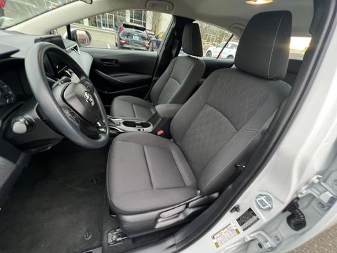 Used 2025 Toyota Corolla LE image 34