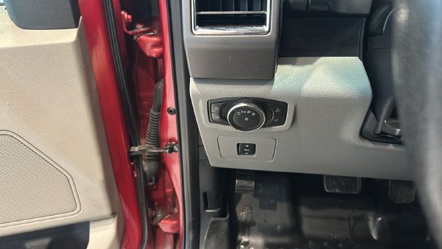 Used 2016 Ford F150 XLT w/ Equipment Group 302A Luxury AWD/4WD image 15