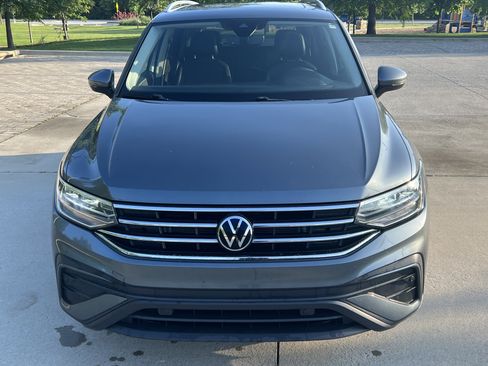 Certified 2023 Volkswagen Tiguan SE w/ Panoramic Sunroof Package FWD image 3