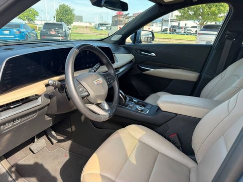 Used 2025 Cadillac XT4 Premium Luxury AWD/4WD image 8