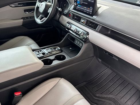Certified 2025 Honda Pilot Touring image 33