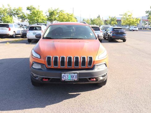 Used 2015 Jeep Cherokee Trailhawk w/ Trailer Tow Group AWD/4WD image 2