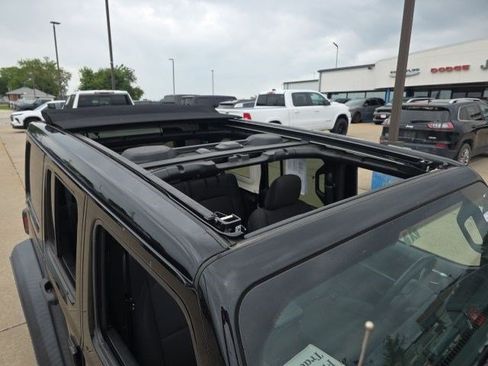 Used 2023 Jeep Wrangler Unlimited w/ Sun & Screen Package AWD/4WD image 11