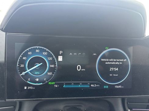 Used 2025 Hyundai Elantra Limited FWD image 9