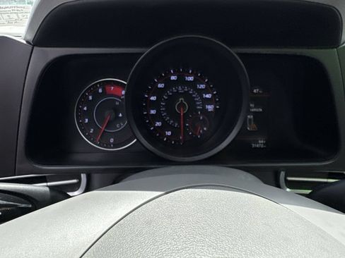 Used 2023 Hyundai Elantra SEL FWD image 22