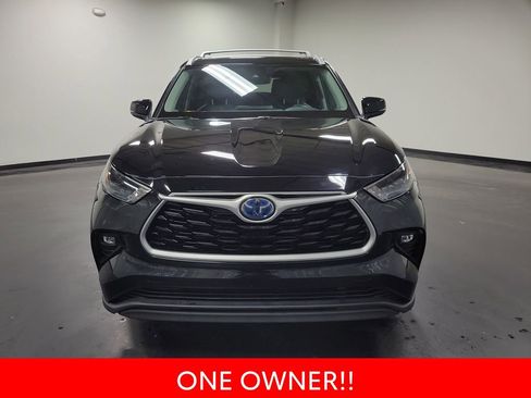 Used 2023 Toyota Highlander XLE image 3