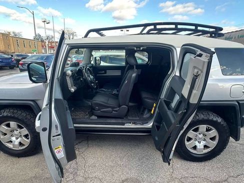 Used 2008 Toyota FJ Cruiser Base 4x4 4dr SUV 5A image 21