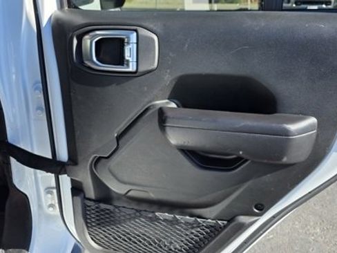 Used 2021 Jeep Gladiator Rubicon image 12