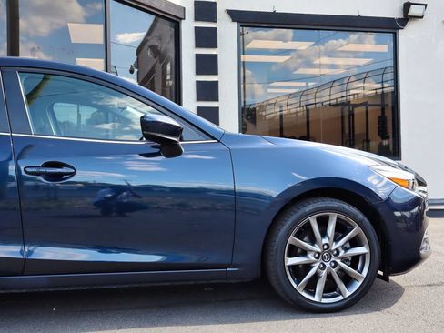 Used 2018 MAZDA MAZDA3 Touring FWD image 12