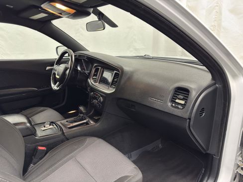 Used 2019 Dodge Charger SXT w/ Blacktop Package image 36