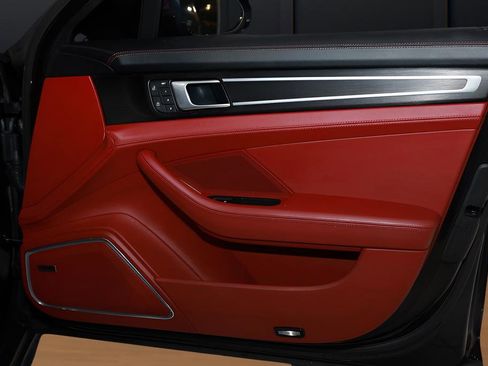 Used 2023 Porsche Panamera 4 Platinum Edition image 18