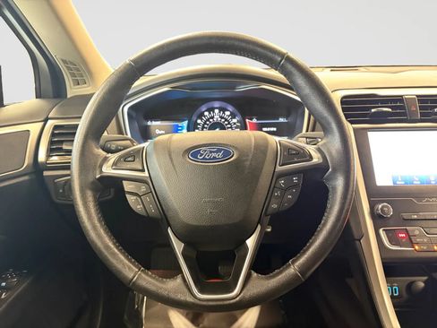 Used 2020 Ford Fusion SEL FWD image 29