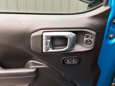 Used 2024 Jeep Wrangler Unlimited image 30