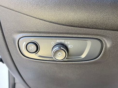 Used 2022 Chevrolet Equinox LT FWD image 24