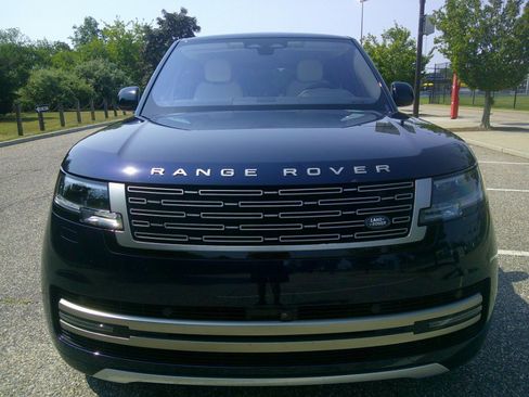 Used 2023 Land Rover Range Rover SE AWD/4WD image 8