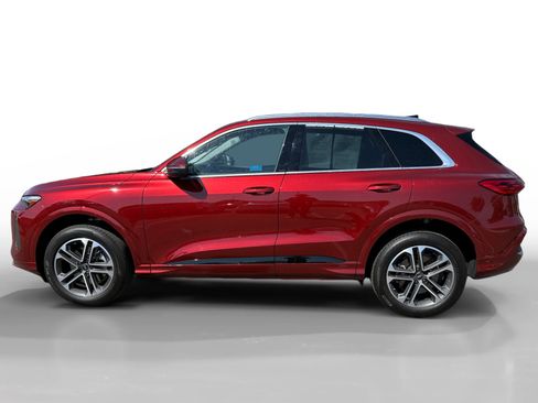 Certified 2025 Audi Q5 Premium AWD/4WD image 2
