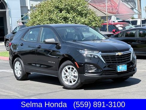 Used 2023 Chevrolet Equinox LS FWD image 2